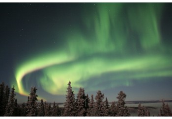 The Moon and the Northern Lights – Chena Aurora View Lodge
